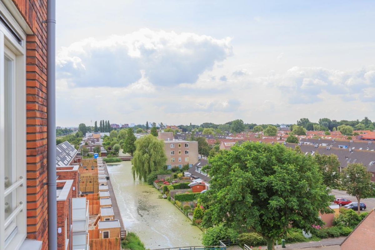 Stationsplein 32 , PIJNACKER 14